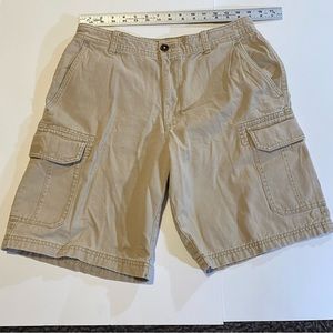Izod cargo shorts SZ 32 GUC, 7 pockets!! Good for hikes! Heavy cotton fabric